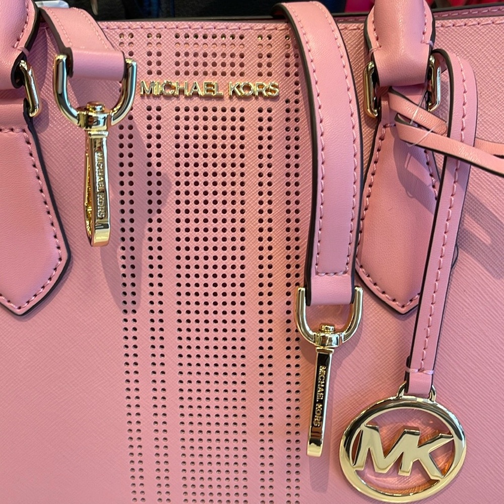 MICHAEL KORS
Sheila Medium CZ Faux Saffiano Leather Satchel Crossbody
NWT - Picture 10 of 16
